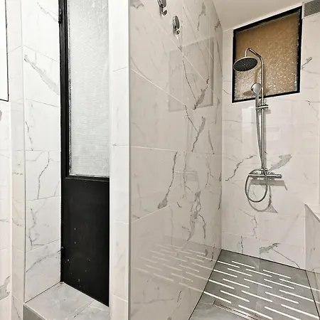 Duplex Et Comfortable Dans Le 9ème *